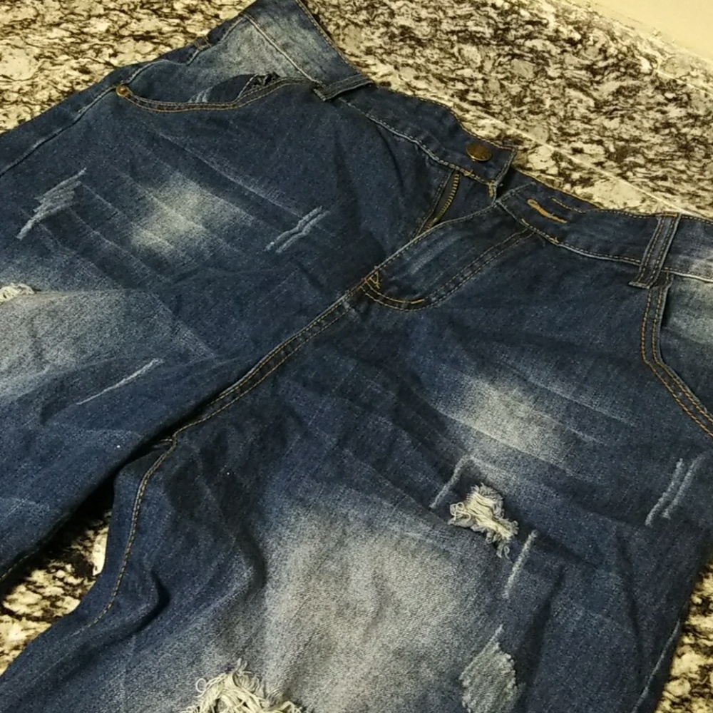 Jean Shorts, straight fit.